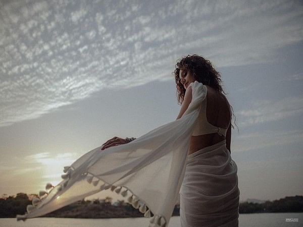 Taapsee Pannu stuns in white saree, fans call her 'gorgeous'