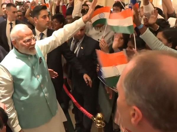 PM Modi receives warm welcome from members of Indian diaspora at hotel in Moscow