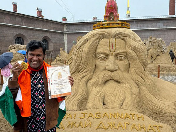 Indian embassy in Russia congratulates artist Sudarsan Pattnaik for winning Golden Sand Master Award