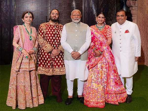 PM Modi poses with Mukesh Ambani, Nita Ambani and newly-wed Anant-Radhika for perfect snapshot
