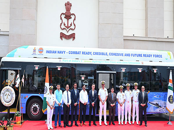 Indian Oil, Indian Navy sign MoU to promote hydrogen e-mobility