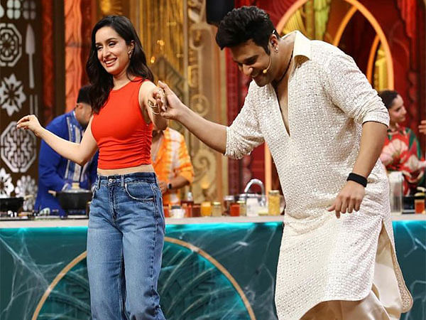 Shraddha Kapoor shakes a leg with Krushna Abhishek on 'Laughter Chefs' sets