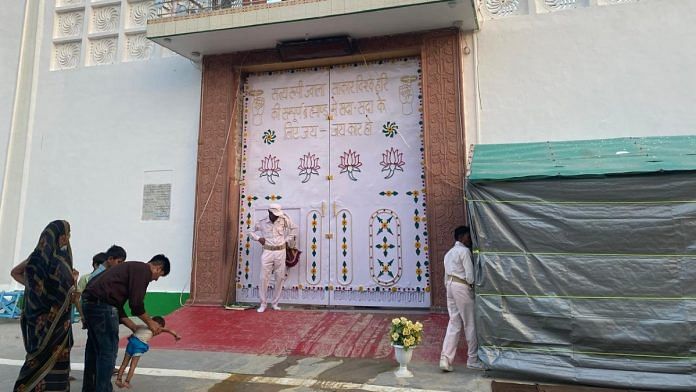 Followers of Bhole Baba pay respects outside his ashram in Kasganj | Shikha Salaria