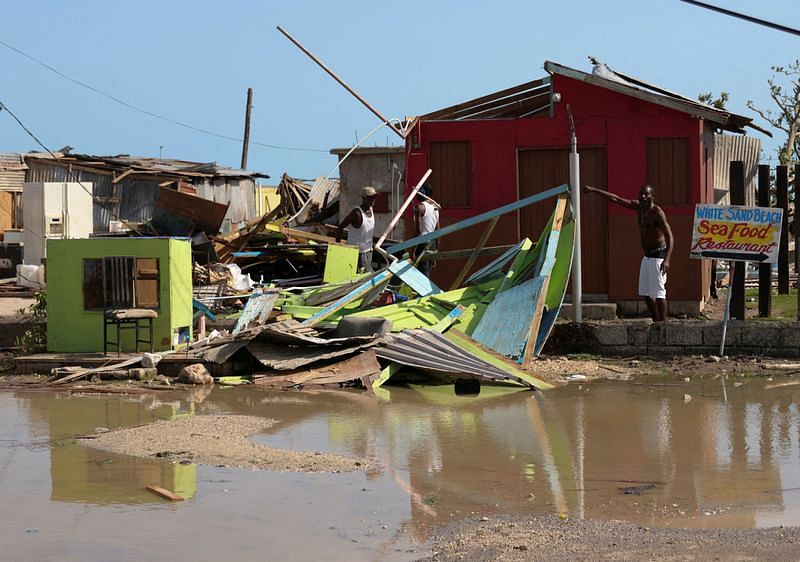 Hurricane Beryl zeroes in on Mexico resorts, strengthens to Category 3