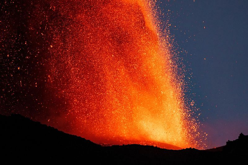 Italy's Etna and Stromboli volcanoes erupt, Catania Airport closed ...