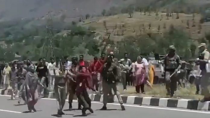 Still from video of purported assault on journalist by police in J&K's Awantipora | X @MehboobaMufti