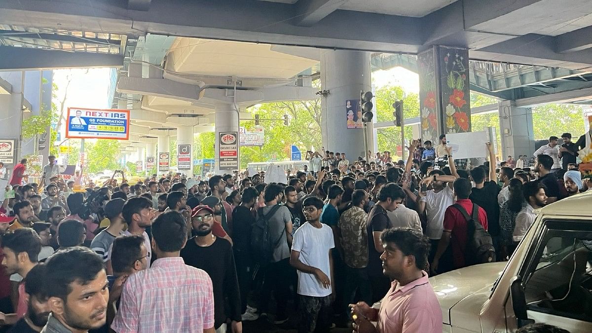 Students protesting near Karol Bagh metro station, Sunday | Nootan Sharma | ThePrint