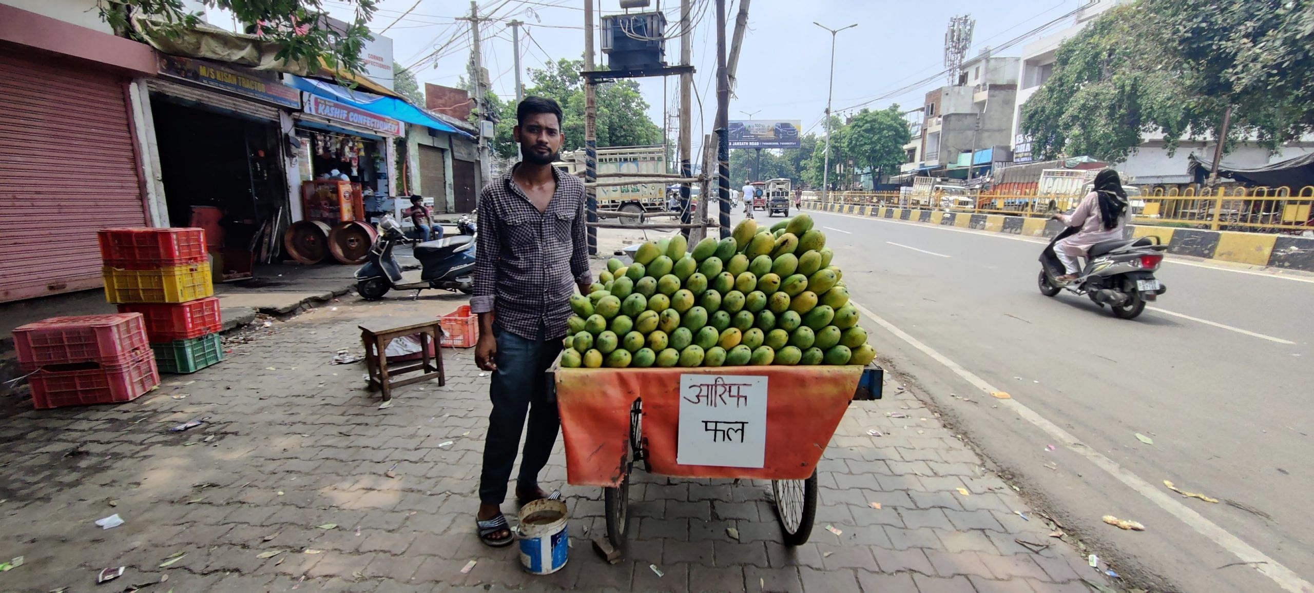 Arif with his fruit cart | Krishan Murari | ThePrint
