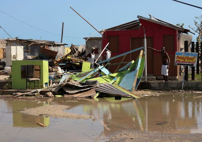 Mexico on 'red alert' as Category 3 Hurricane Beryl closer to landfall ...