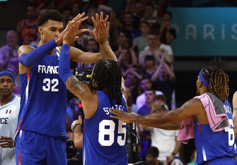 Olympics-Basketball-France edge Japan in overtime after nail-biting