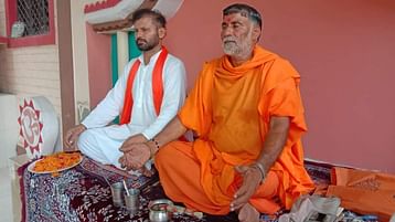 कौन हैं वो स्वामी, जिनकी धमकी के बाद यूपी सरकार लगवा रही थी दुकानों के बाहर  नेम प्लेट? - News18 हिंदी