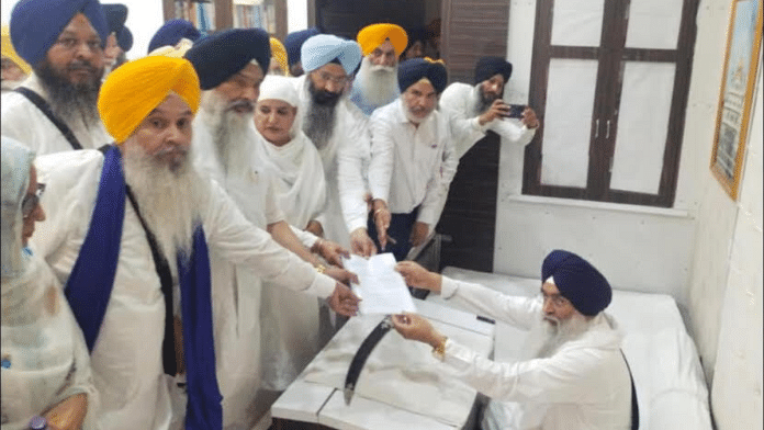 Rebel SAD leaders submitted a letter of apology to Jathedar Giani Raghbir Singh at the Akal Takht Secretariat | By special arrangement