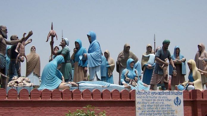 Sculptures representing the 1746 massacre at the Gurdwara Mehdiana Sahib | Commons