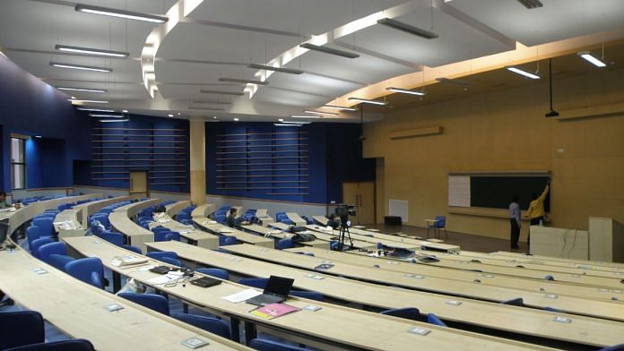 Large hall in lecture hall complex. Wikimedia commons.