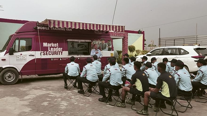 दिल्ली में SIS का एक ट्रेनिंग सेशन | फोटो: शुभांगी मिश्रा/दिप्रिंट