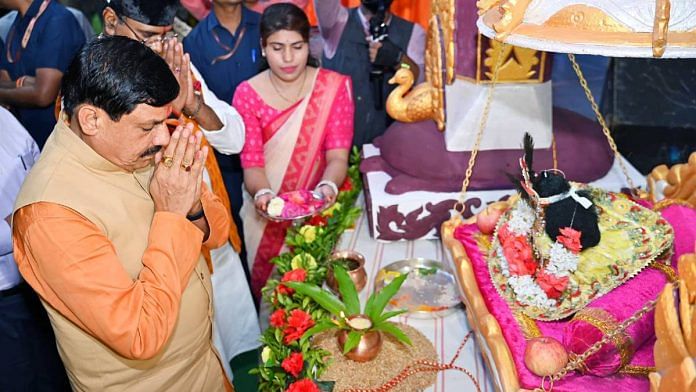 Madhya Pradesh cm Mohan Yadav offers prayer to Krishna at a program organised in Central Jail on the occasion of Krishna Janmashtami, in Bhopal on Monday. | ANI