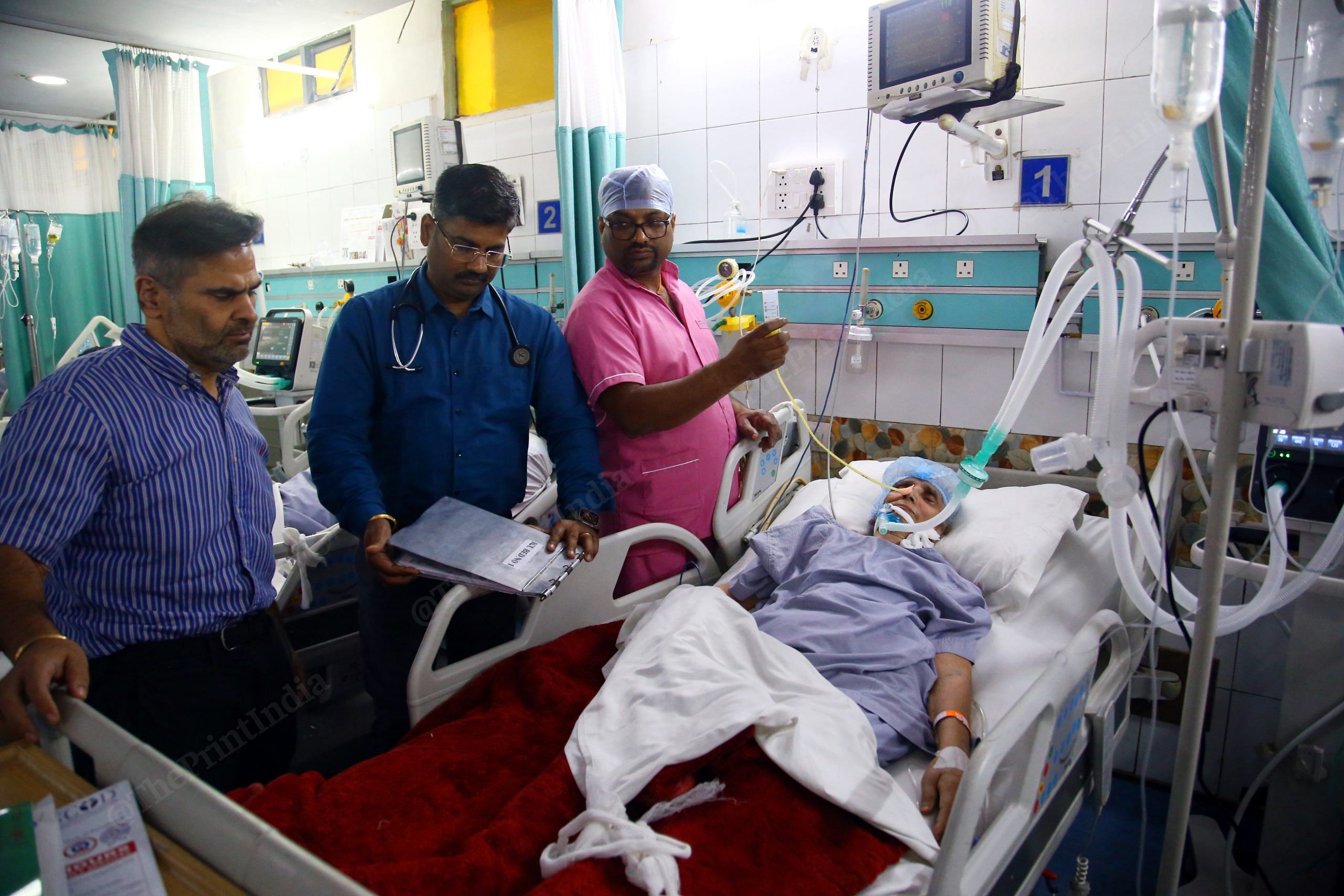 Dr Ankush Sabharwal examining a patient at Jeewan Hospital, Karol Bagh | Photo: Manisha Mondal, ThePrint