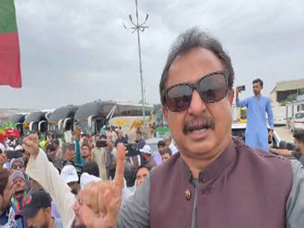Pakistan Tehreek-e-Insaf call for massive rally in Swabi on August 5, convoys leave Karachi