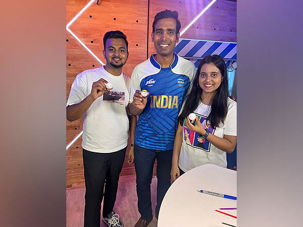 Paris 2024 Olympics flag bearer Sharath Kamal tries his hand at painting with Bihar's first YouTuber, Artkala