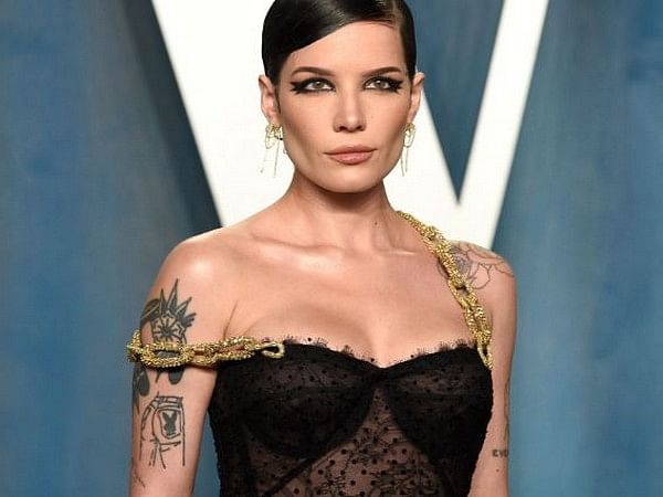 Halsey recalls experiencing miscarriage during a performance, opted to wear adult diaper 