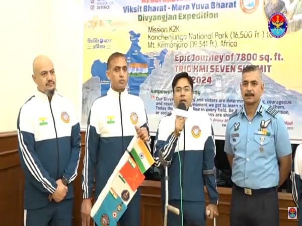Indian expedition team climbs Mt Kilimanjaro, hoists largest flag