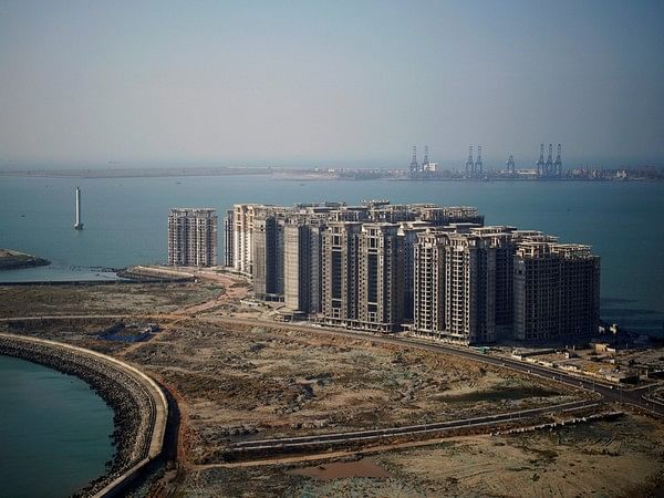 Chinese authorities attempt to revive declining real estate sector