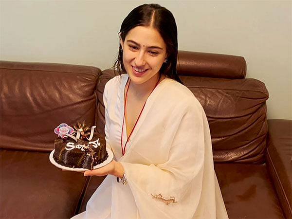 Sara Ali Khan celebrates birthday with paps