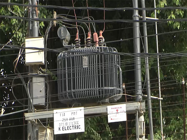 Karachi residents struggle amid rising electricity bills and load-shedding