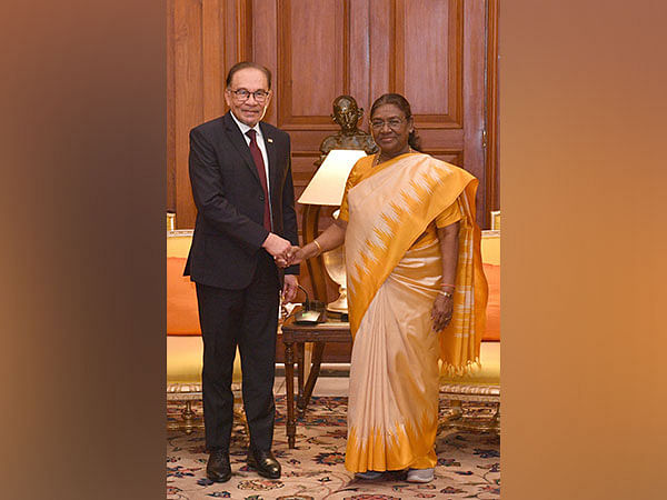 Malaysia PM Anwar Ibrahim calls on President Murmu at Rashtrapati Bhavan