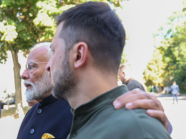 Prime Minister greets Ukraine President Zelenskyy with hug