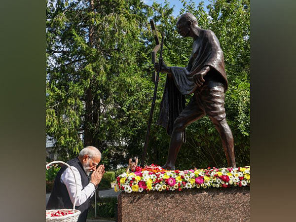 PM Modi pays tribute to Mahatma Gandhi in Kyiv, highlights relevance of his message for peaceful society