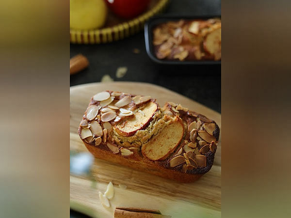 Savor the Season with South African Apples and Pears Cinnamon Tea Cake: A Warm and Comforting Delight