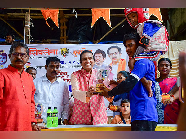 Dinesh Shahra Foundation Recognizes Youth Participation at a Dahi Handi Celebration Event in Mumbai