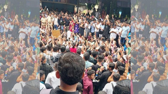 Protest underway at Badlapur railway Station | PR Dept, Central Railway