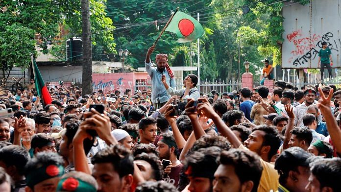 People celebrate the resignation of Prime Minister Sheikh Hasina in Dhaka, Bangladesh, August 5, 2024. REUTERS/Mohammad Ponir Hossain