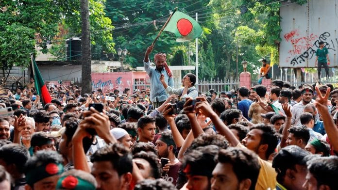 People celebrate the resignation of Prime Minister Sheikh Hasina in Dhaka, Bangladesh, August 5, 2024. REUTERS/Mohammad Ponir Hossain