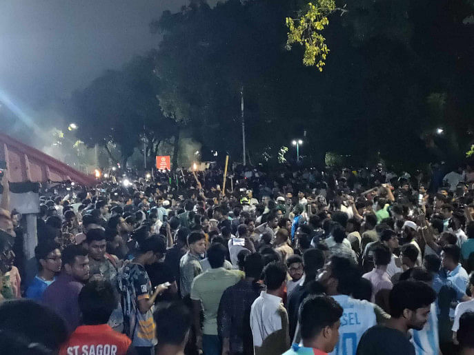 General Ansar members & students of Dhaka University clash outside Secretariat, Sunday | By special arrangement/Jahidul Islam