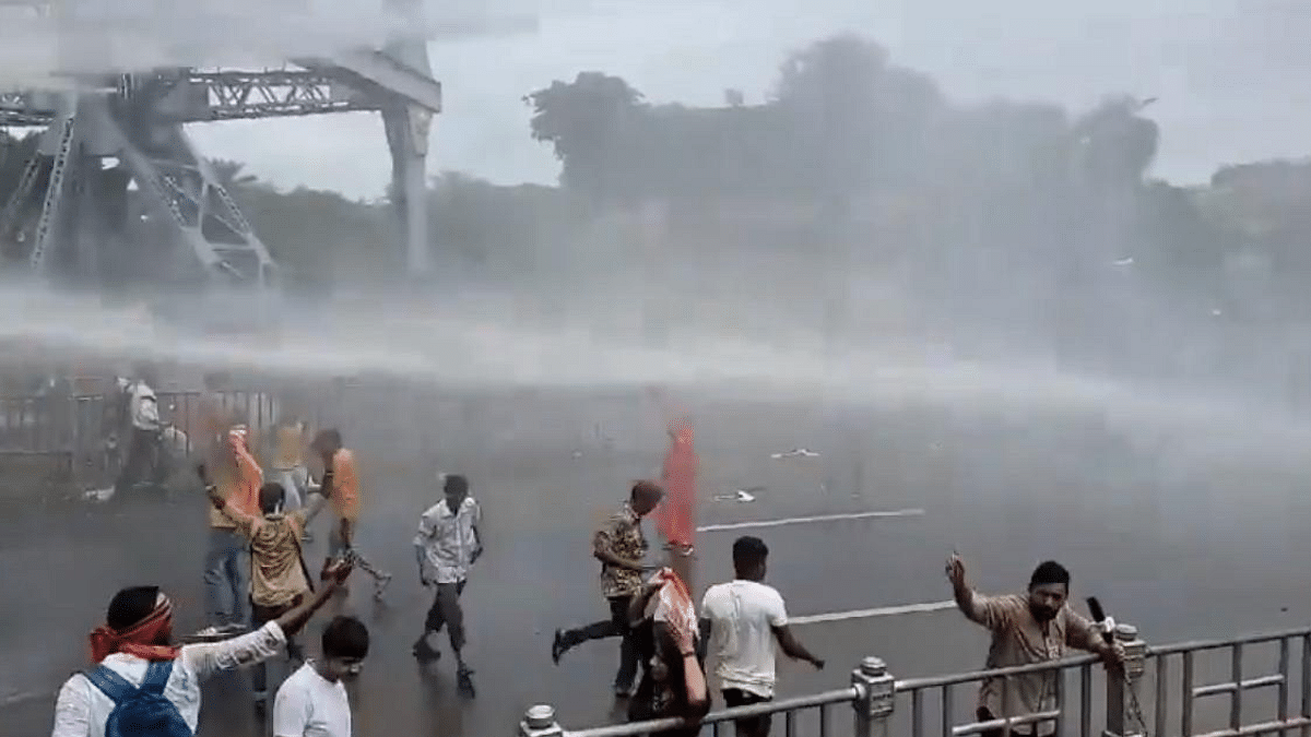 Kolkata rape-murder: Water cannons at Howrah Bridge, barricades broken as protesters march to Nabanna