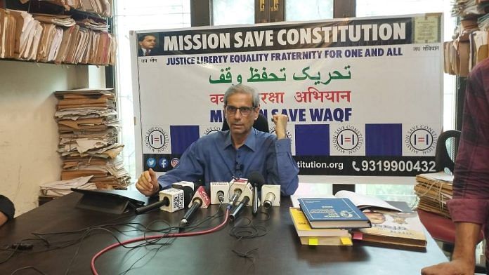 Advocate Mehmood Pracha, during his press conference, urged the Muslim community to draft their own Waqf Bill. | Heena Fatima | ThePrint