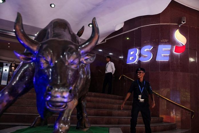 Indian shares flat as global rally pauses, IT stocks slip