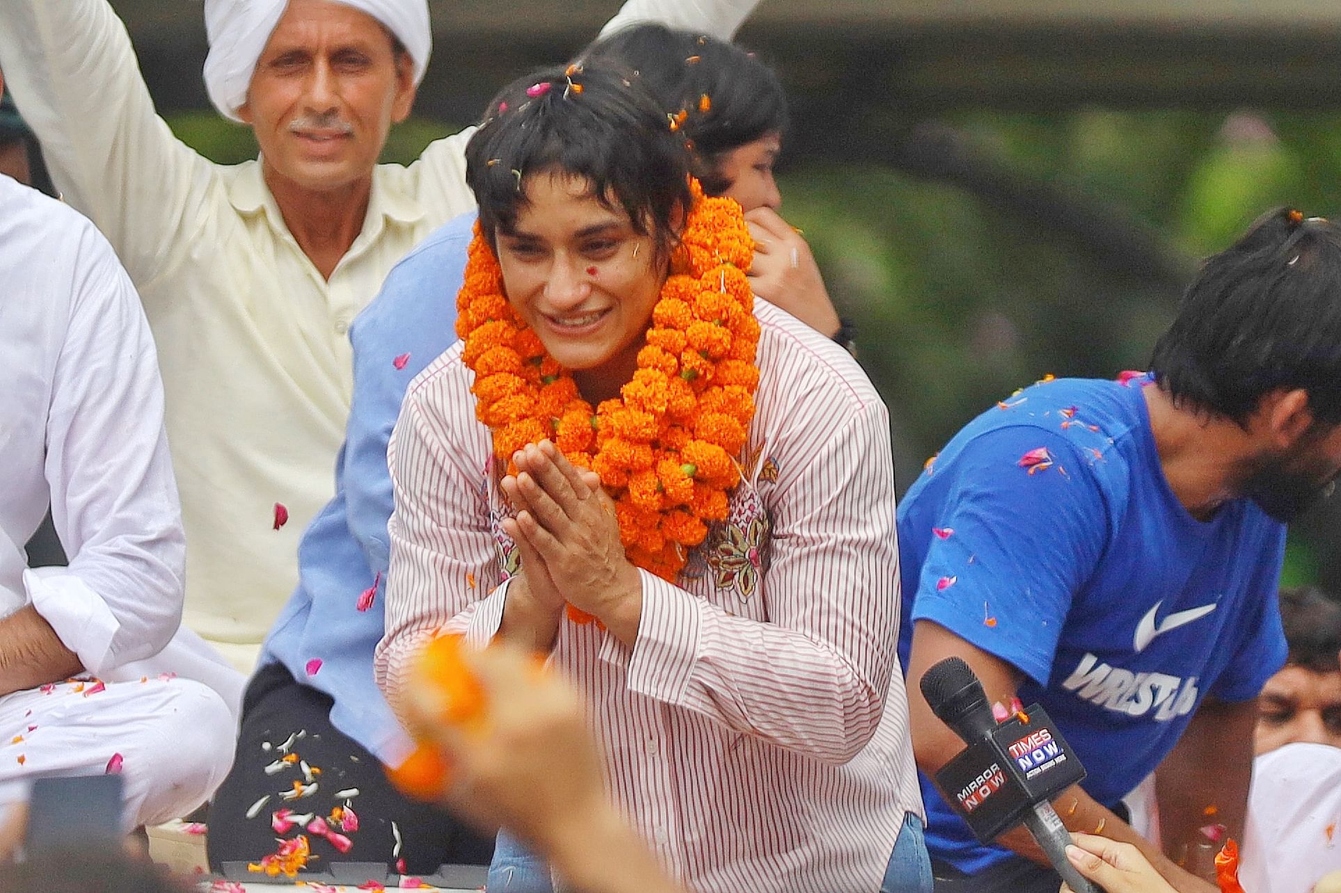  Vinesh Phogat greets everyone with folded hands | Photo: Manisha Mondal | ThePrint