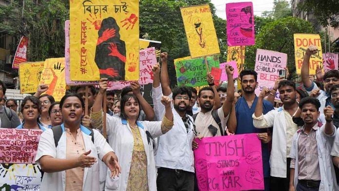 Junior, trainee doctors and medical students protest against sexual assault and killing of post-graduate trainee doctor at RG Kar Medical College, in Kolkata, Monday, 12 August, 2024 | Credit: PTI Photo/Swapan Mahapatra