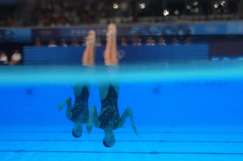 OlympicsArtistic swimmingChina win first gold in duet event