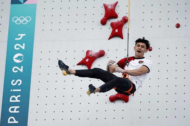 OlympicsClimbingIndonesia's Leonardo upsets American Watson to win