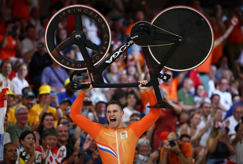 OlympicsCyclingUnstoppable Lavreysen wins sprint gold for Netherlands