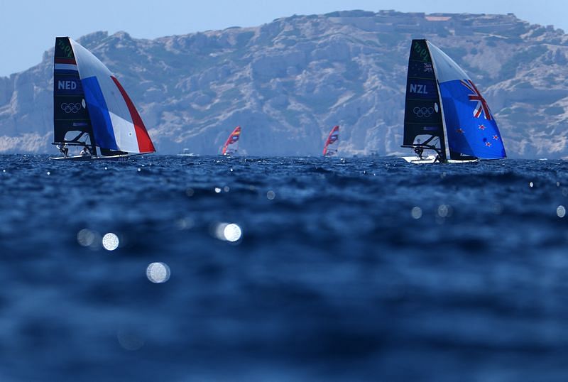 OlympicsSailingMen's skiff medal race abandoned as wind dies