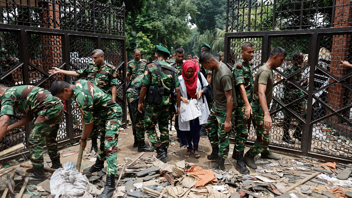 Members of the army clear an entrance of the Ganabhaban, the Bangladeshi prime minister's residence | File photo | Reuters/Mohammad Ponir Hossain