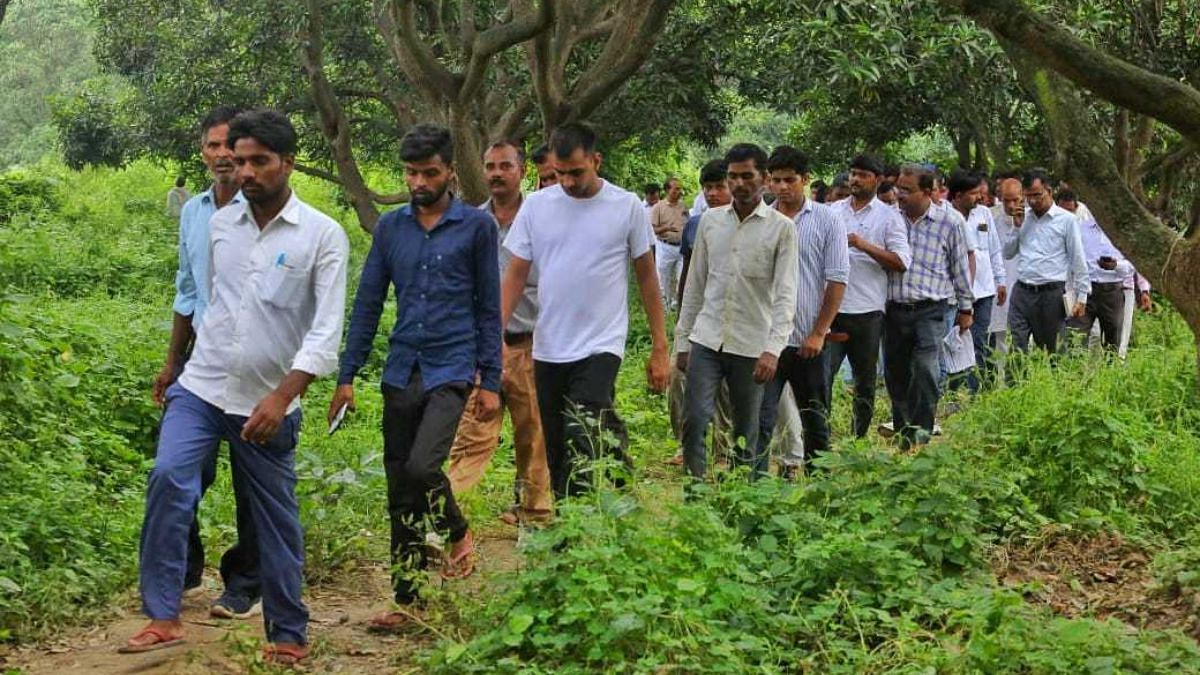 Locals on their way to the spot where the girls were found | Praveen Jain | ThePrint