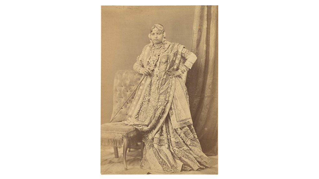 Gowhur dancing girl of the Oudh Court of Lucknow, The Beauties of Lucknow, Plate. 02, Darohah Abbas Ali, Kolkata, India. Image courtesy of The New York Public Library, and Wikimedia Commons