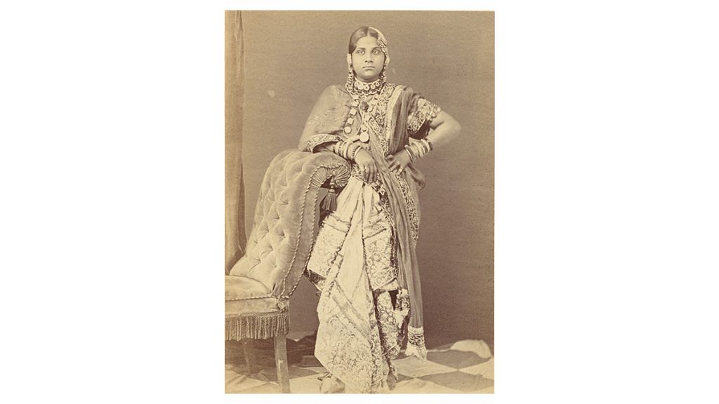 Mushtari dancing girl of the Oudh Court of Lucknow, The Beauties of Lucknow, Plate. 03, Darohah Abbas Ali, Kolkata, India. Image courtesy of The New York Public Library, and Wikimedia Commons